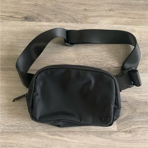 Lululemon Everywhere Belt Bag
